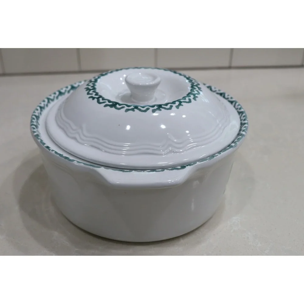 Tienshan Stoneware 2 Quart Round Casserole Dish with Lid Green Heart White